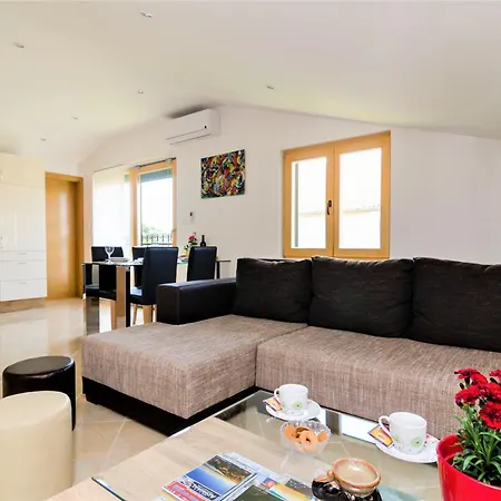 Lucija Appartamento Novigrad (Dalmatia)